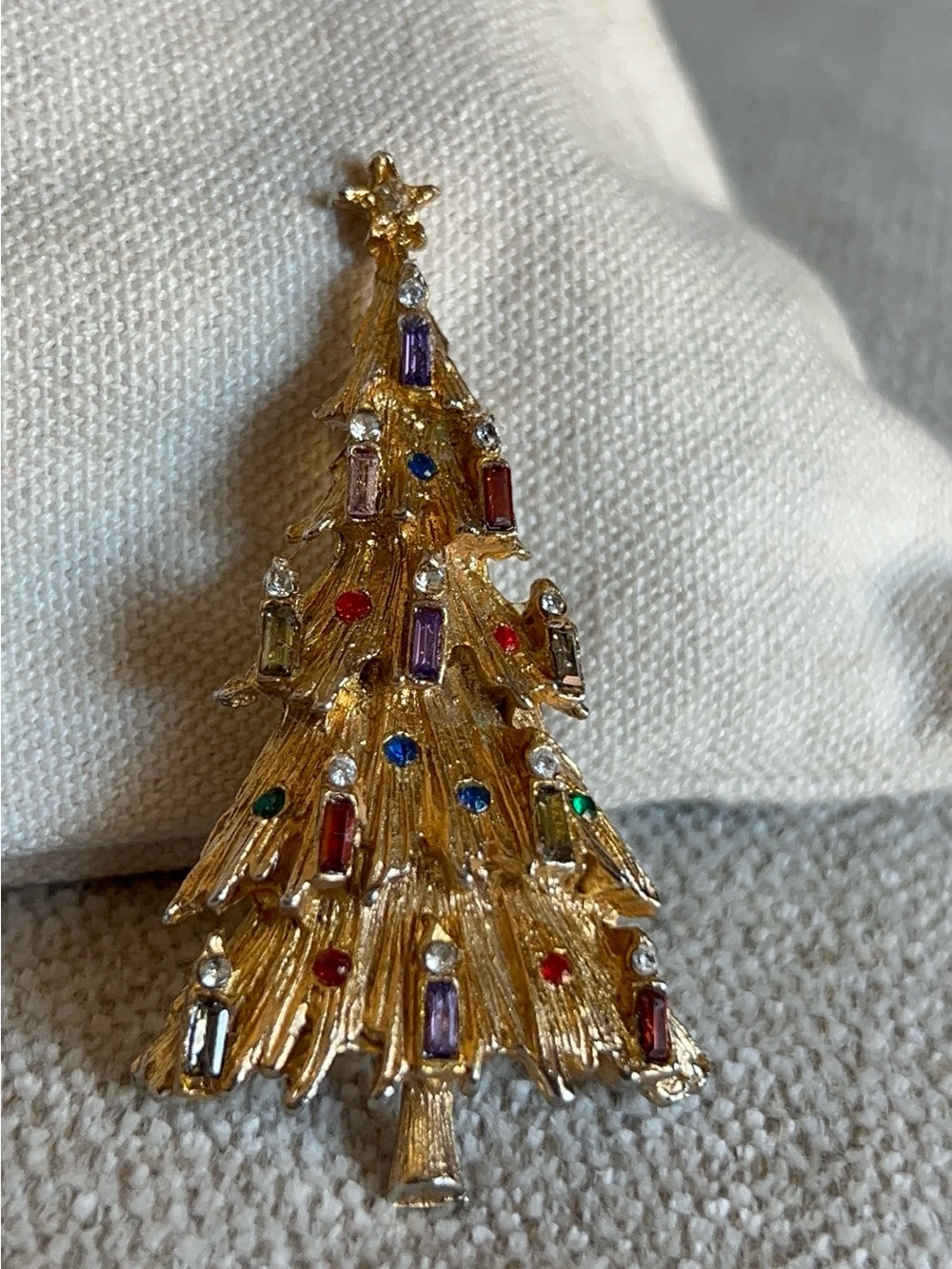 Vintage Gold-Tone Christmas Tree Pin Brooch with Multicolor Stones